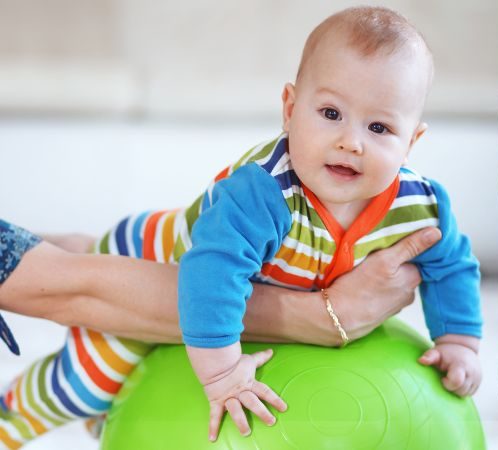 mutter und baby - baby motorische fähigkeiten fördern